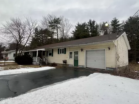 163 Reservoir Rd, Moreau, NY 12828
