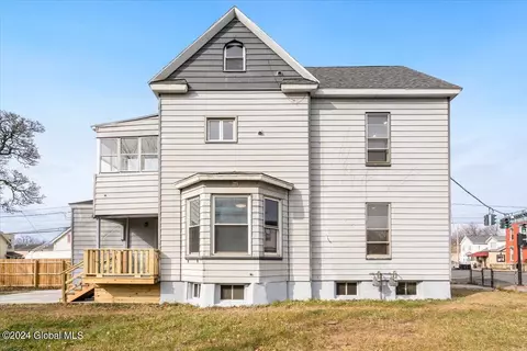 820 19th St, Watervliet, NY 12189