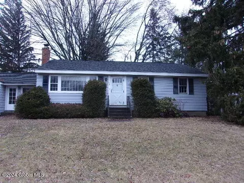 92 Mcnutt Ave, Albany, NY 12205