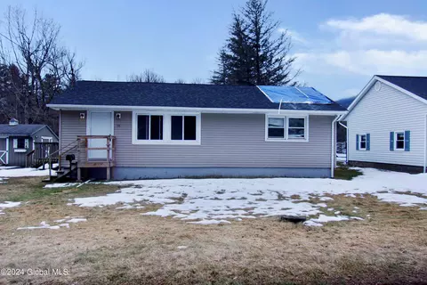 79 Hamilton Ave, Corinth, NY 12822