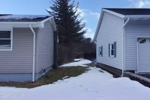 Exterior - 79 Hamilton Ave, Corinth, NY 12822 photo 4 of 10