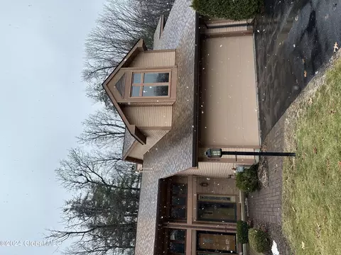 4040 Georgetown Sq, Schenectady, NY 12303