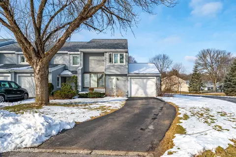 15 Derby Dr, Saratoga Springs, NY 12866