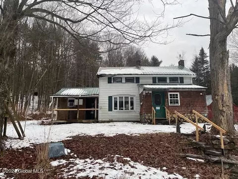 79 Barney Rd, Middle Grove, NY 12850