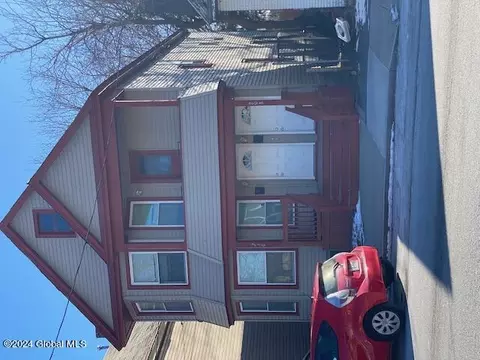 208-210 Duane Ave, Schenectady, NY 12307