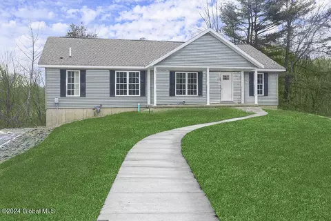 35 Woodin Rd # C, Halfmoon, NY 12065