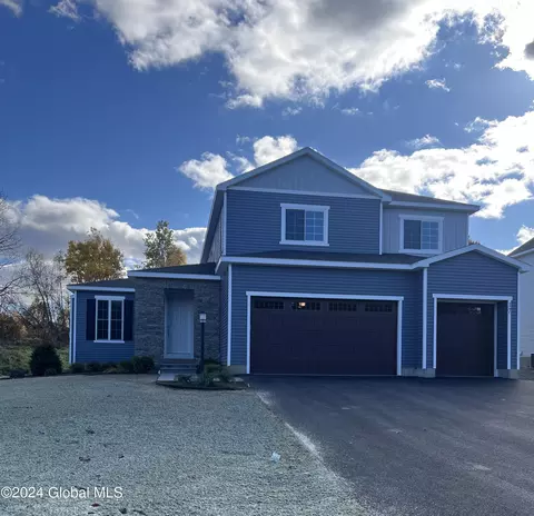 17 Wheatfield Way, Mechanicville, NY 12118