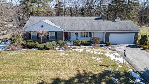 1286 Hawthorn Rd, Niskayuna, NY 12309