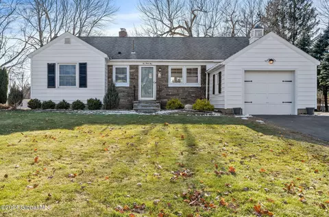 243 Pinewood Dr, Schenectady, NY 12303