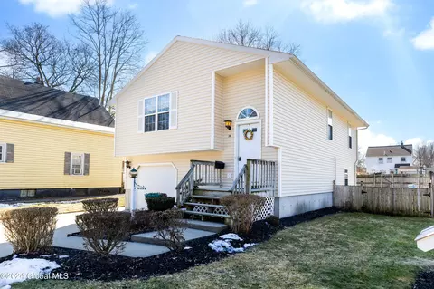 38 Chestnut St, South Glens Falls, NY 12803