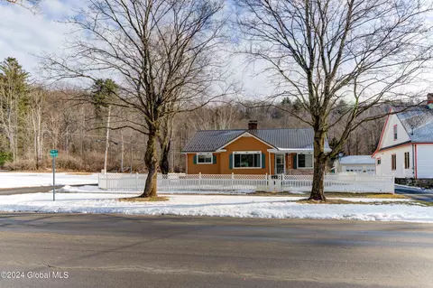 29 Dolge Ave, Dolgeville, NY 13329
