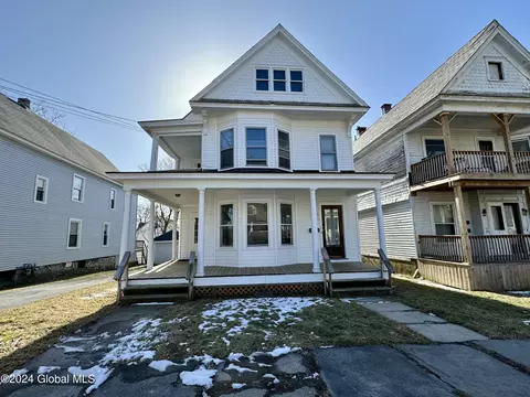 8 Mcclellan Ave, Amsterdam, NY 12010