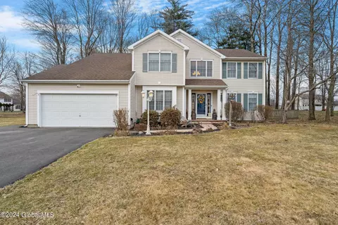 12 Coyote Ln, Troy, NY 12180