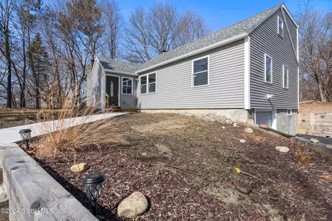 4050 Ny Highway 43, Wynantskill, NY 12198