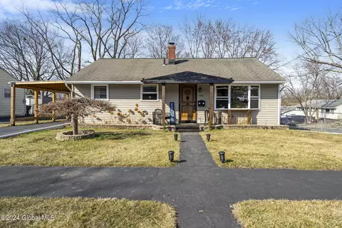899 9th Ave, Troy, NY 12182