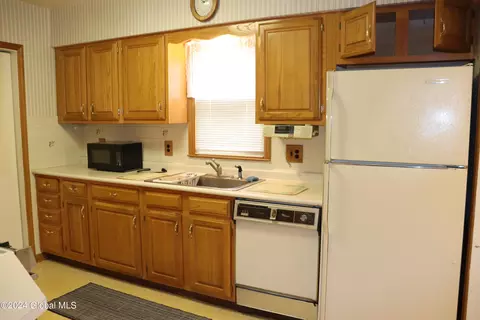 Kitchen - 231 Fifteenth St, Schenectady, NY 12306 photo 3 of 4