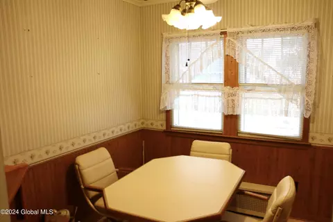 Dining - 231 Fifteenth St, Schenectady, NY 12306 photo 2 of 3