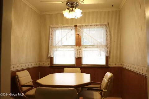 Dining - 231 Fifteenth St, Schenectady, NY 12306 photo 1 of 3