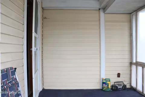 Exterior - 231 Fifteenth St, Schenectady, NY 12306 photo 6 of 12
