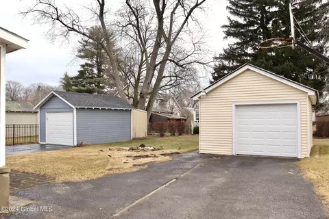 Exterior - 231 Fifteenth St, Schenectady, NY 12306 photo 10 of 12