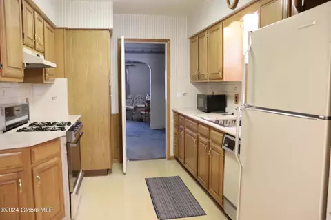 Kitchen - 231 Fifteenth St, Schenectady, NY 12306 photo 2 of 4