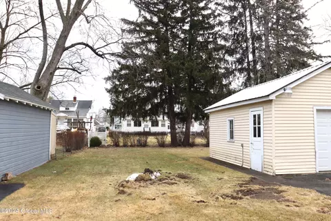 Exterior - 231 Fifteenth St, Schenectady, NY 12306 photo 9 of 12