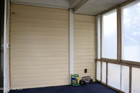 Exterior - 231 Fifteenth St, Schenectady, NY 12306 photo 5 of 12