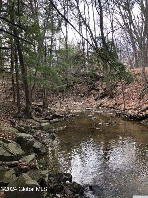 23 Woodpecker Ct # F-90B, Coxsackie, NY 12015
