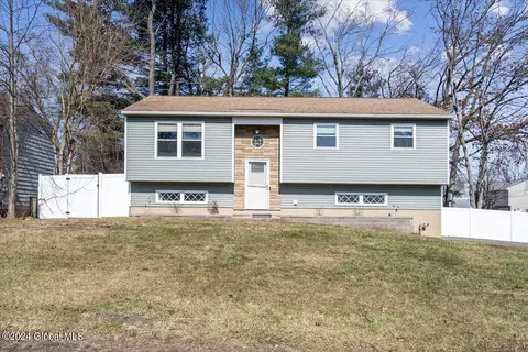 3335 Ralph St, Schenectady, NY 12304