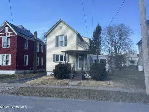 10 Hough St, Saint Johnsville, NY 13452