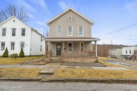 48 2nd St, Hoosick Falls, NY 12090