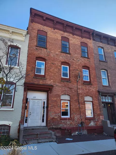 272 3rd St, Troy, NY 12180