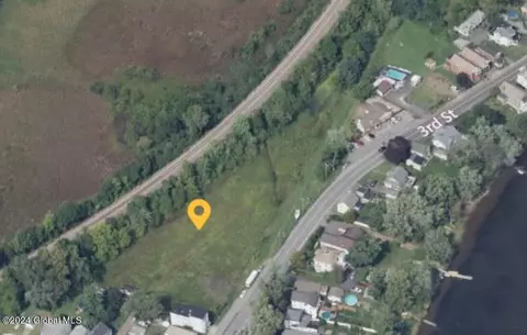 138 3rd St, Waterford, NY 12188