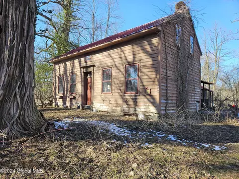 948 Charlton Rd, Scotia, NY 12302