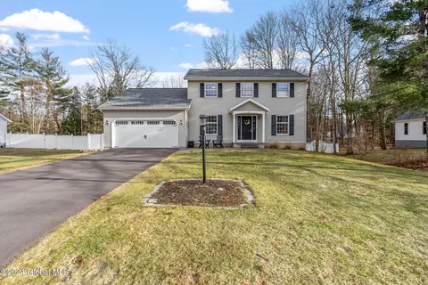 26 Fairmount Dr, Gansevoort, NY 12831