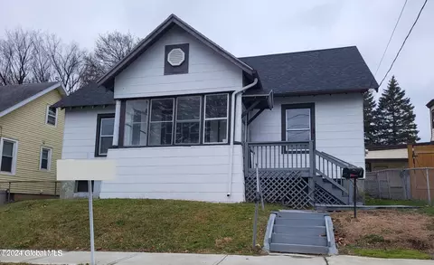 1625 6th St, Rensselaer, NY 12144