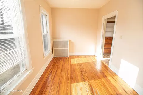18 Brown St, Schenectady, NY 12304 photo 6
