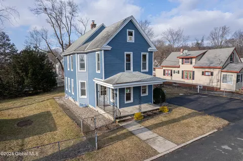 18 Brown St, Schenectady, NY 12304