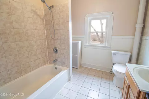18 Brown St, Schenectady, NY 12304 photo 12