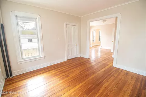 18 Brown St, Schenectady, NY 12304 photo 8