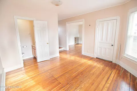 18 Brown St, Schenectady, NY 12304 photo 5