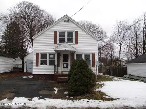 4 Valley St, Fort Edward, NY 12828