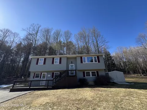 493 County Highway 123, Mayfield, NY 12117