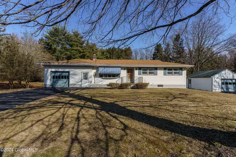 551 Grooms Rd, Clifton Park, NY 12065