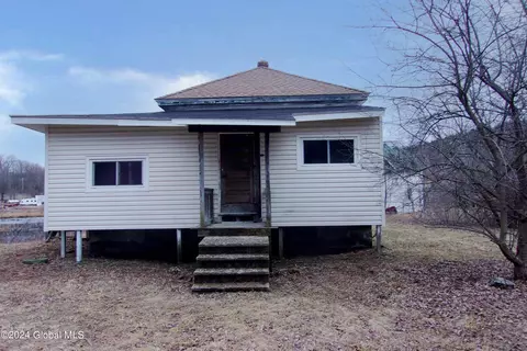 38-40 Fish And Game Rd, Hoosick Falls, NY 12090