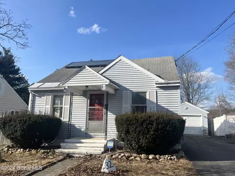 32 W Eighth Ave, Gloversville, NY 12078