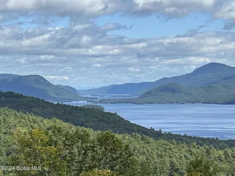 176 Watershed Dr, Diamond Point, NY 12845