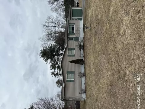 16 Cherokee Ln, Queensbury, NY 12804