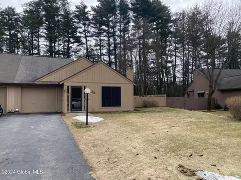 22 Queen Ann Ct, Queensbury, NY 12804