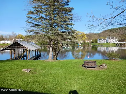 41 Outlet Dr, Ticonderoga, NY 12883
